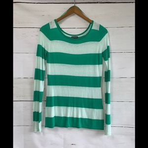 Women’s long sleeve t-shirt.